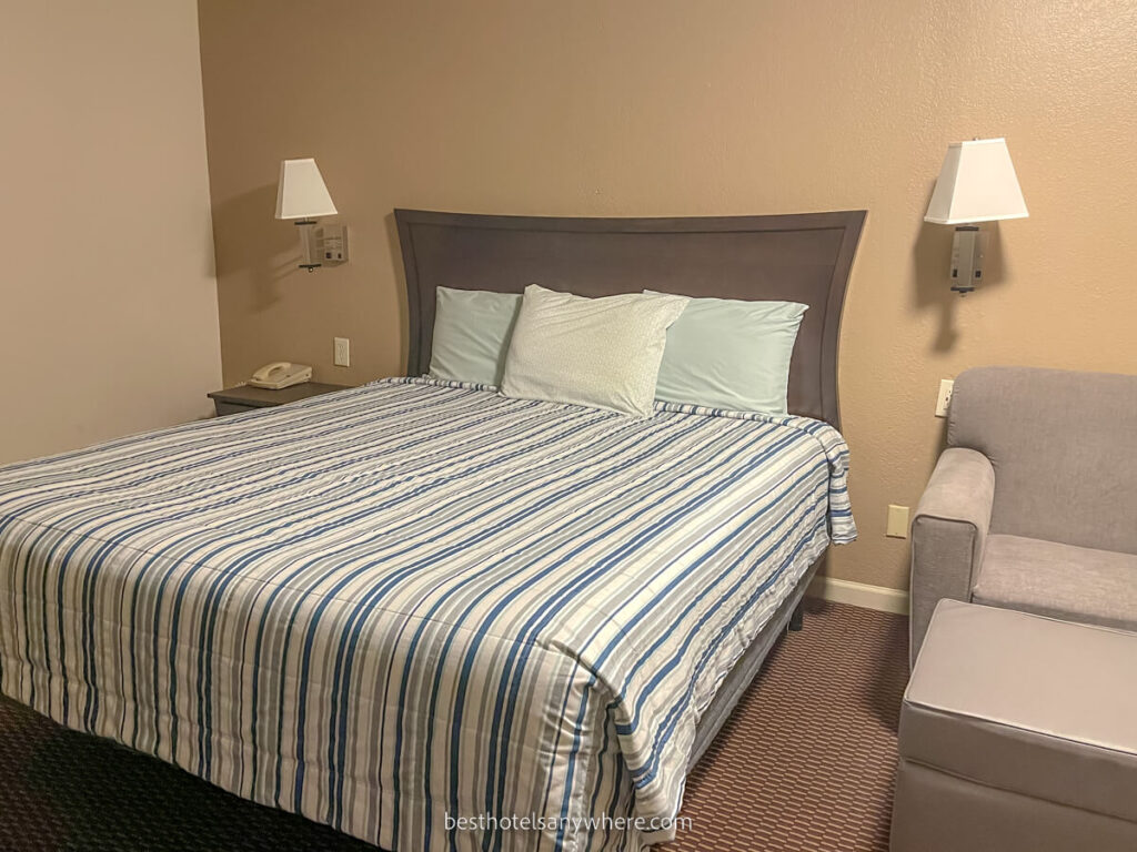 Portal Motel Lone Pine double bed