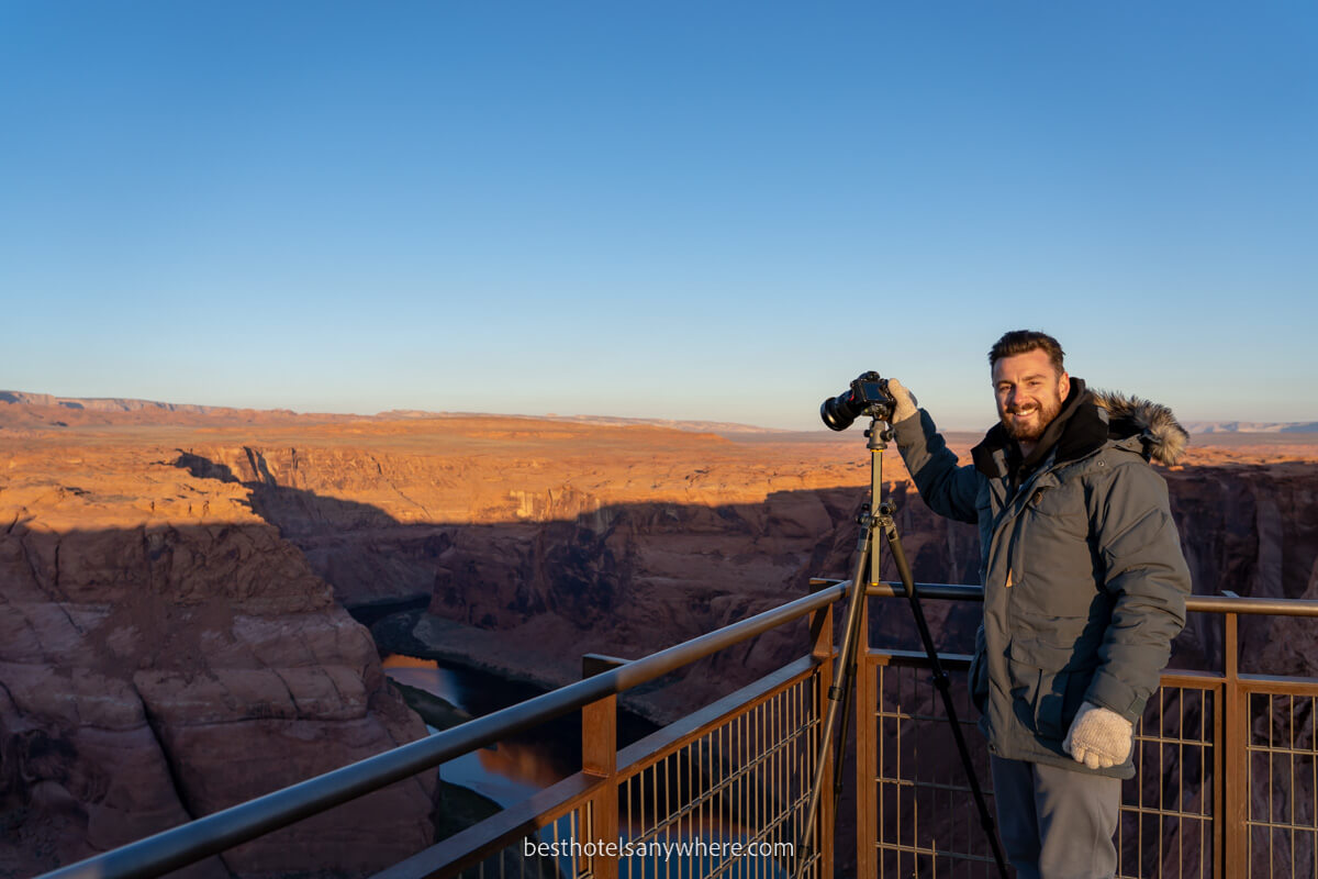 Photographer in winter coat and gloves at Horseshoe Bend at sunrise