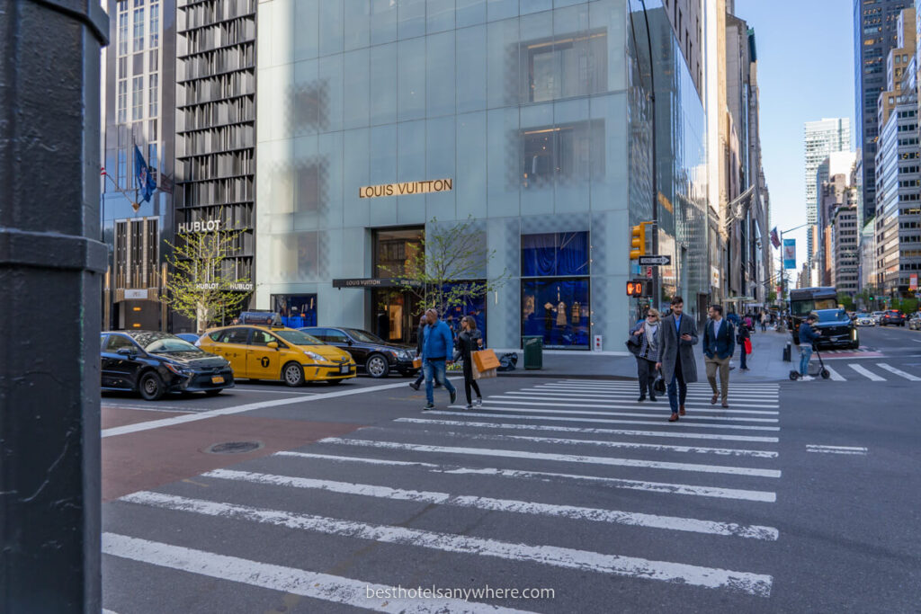Pedestrian crossing on Fifth Avenue new york city