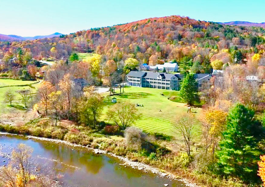 Drone photo of a hotel in Woodstock Vermont in fall