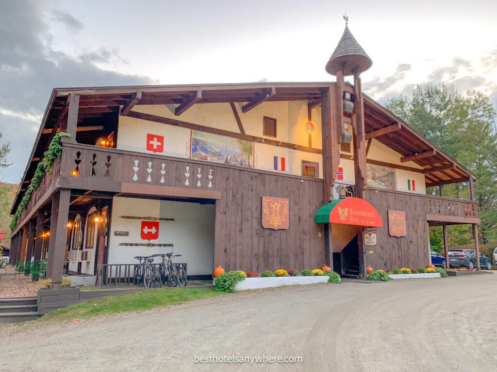 External photo of an Alpine themed hotel in Stowe VT