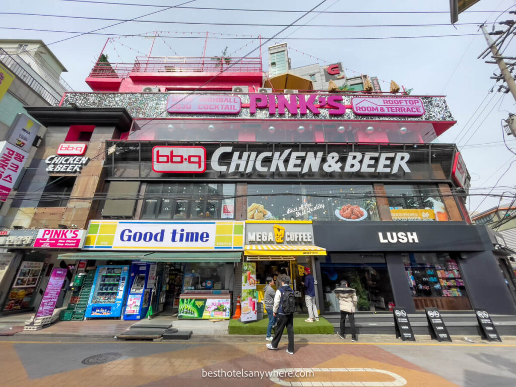 Chicken and beer restaurant in Seoul