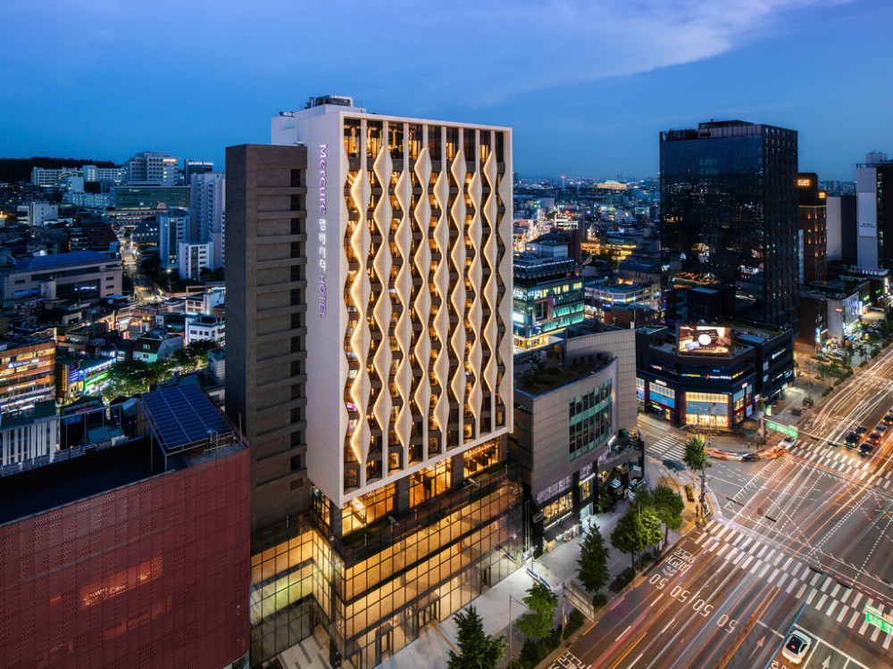 Exterior photo of a hotel in Hongdae Seoul at night