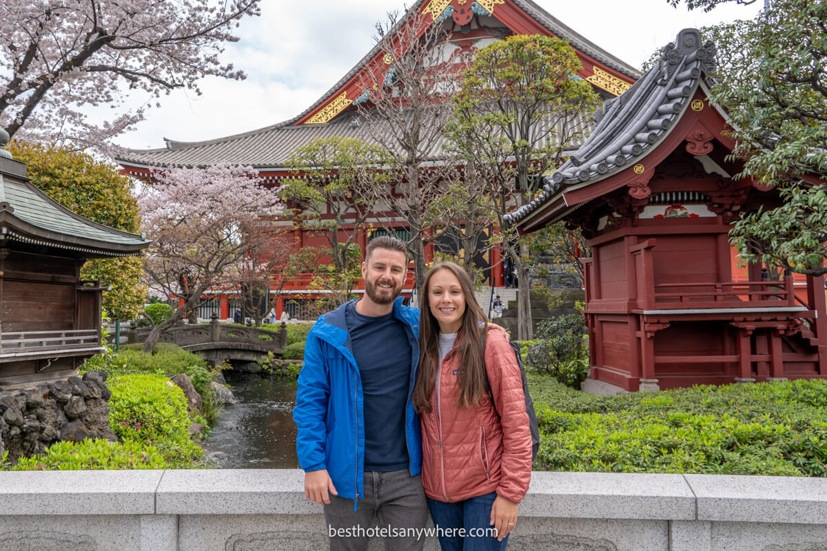 Photo of a couple in the gorgeous Senso-ji Temple grounds